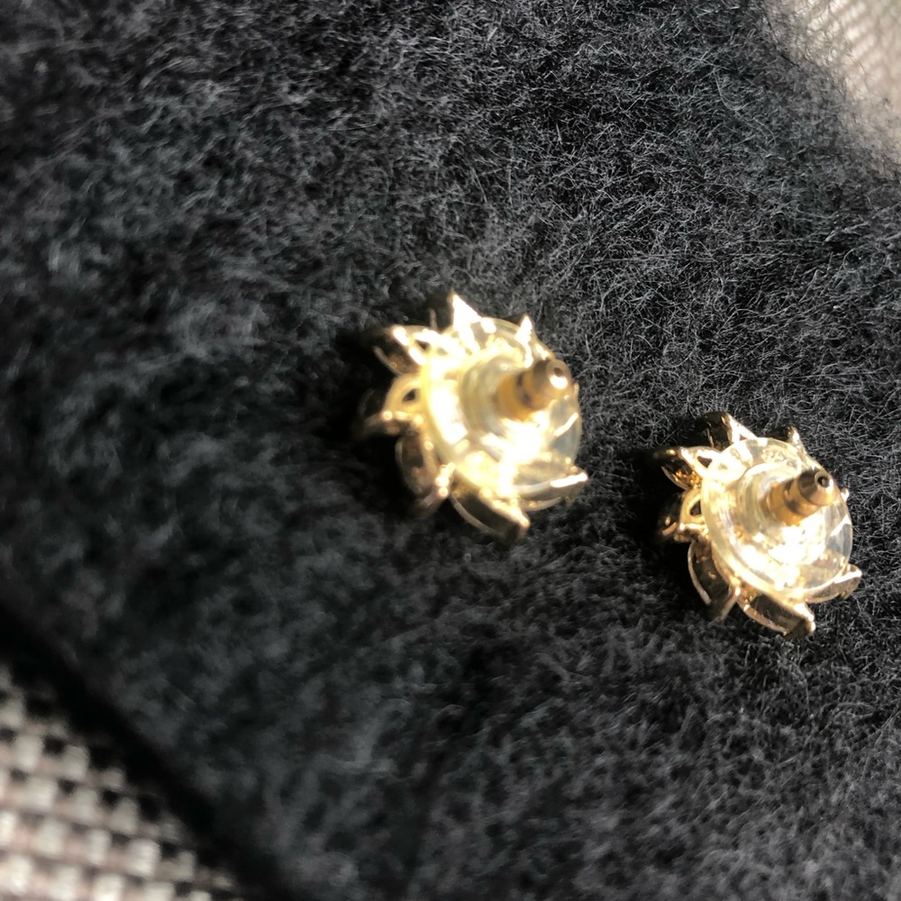 Rhinestone pierced earrings NWT - Picture 3 of 4